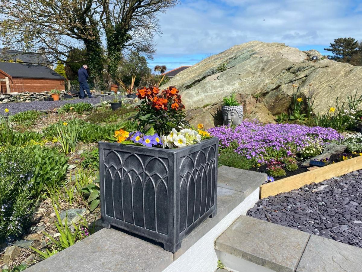 Converted Chapel - Sant Pedr Newydd - With Sea Views * Amlwch