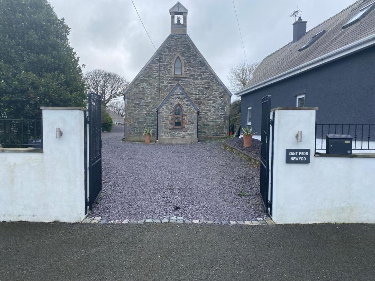 Converted Chapel - Sant Pedr Newydd - With Sea Views Holiday home *