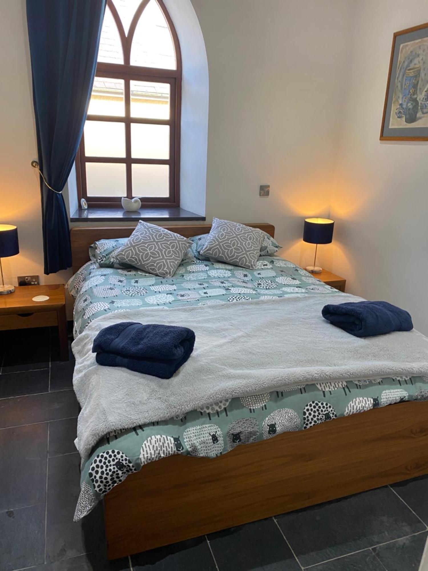 Converted Chapel - Sant Pedr Newydd - With Sea Views Holiday home Amlwch